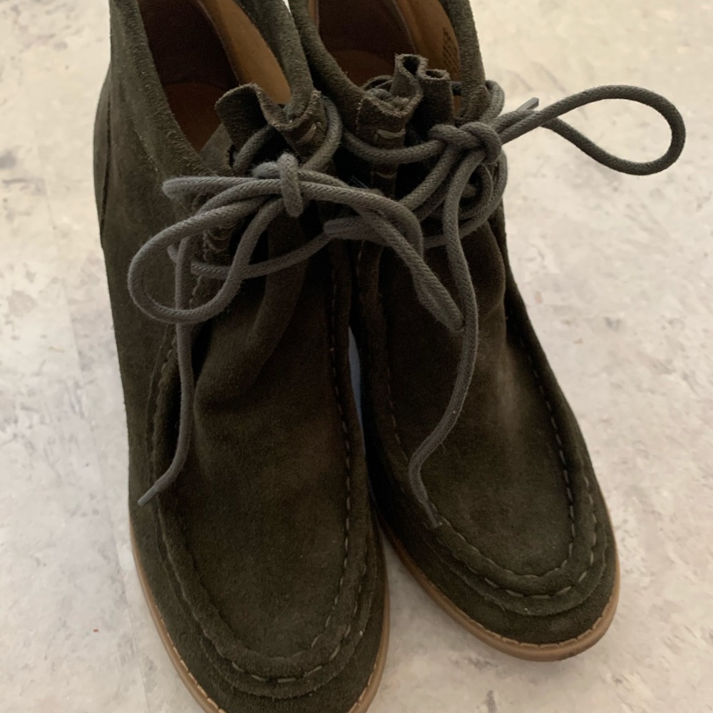 Lucky Brand Ysabel Dark Moss suede size 9 boots